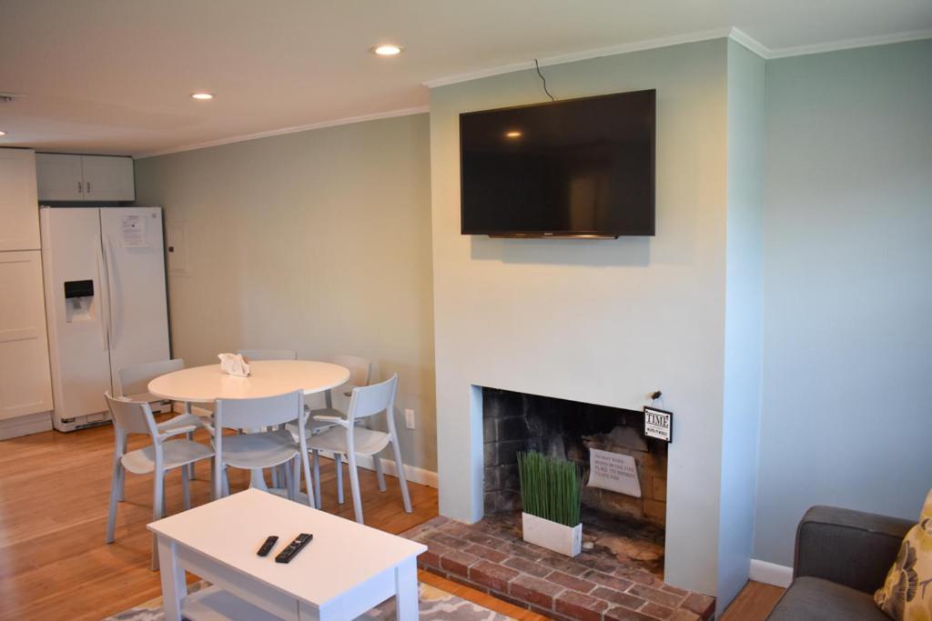 Seaside Serenity, Just A Block /0.1 Mile Away From The Beach Yarmouth Port Exterior foto