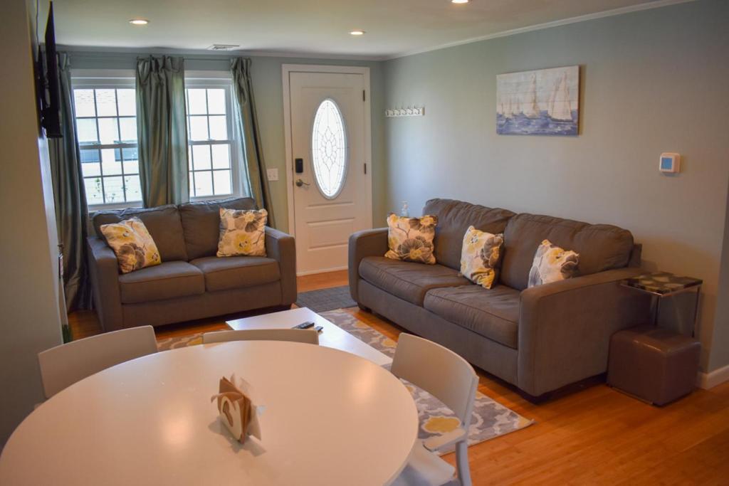 Seaside Serenity, Just A Block /0.1 Mile Away From The Beach Yarmouth Port Exterior foto