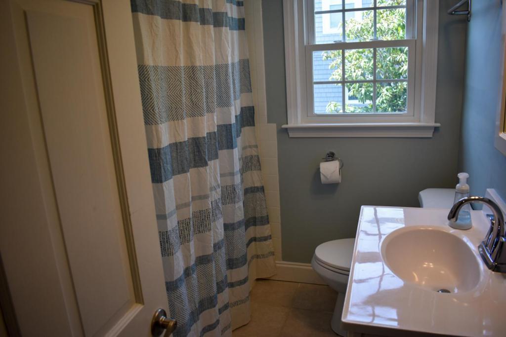 Seaside Serenity, Just A Block /0.1 Mile Away From The Beach Yarmouth Port Exterior foto